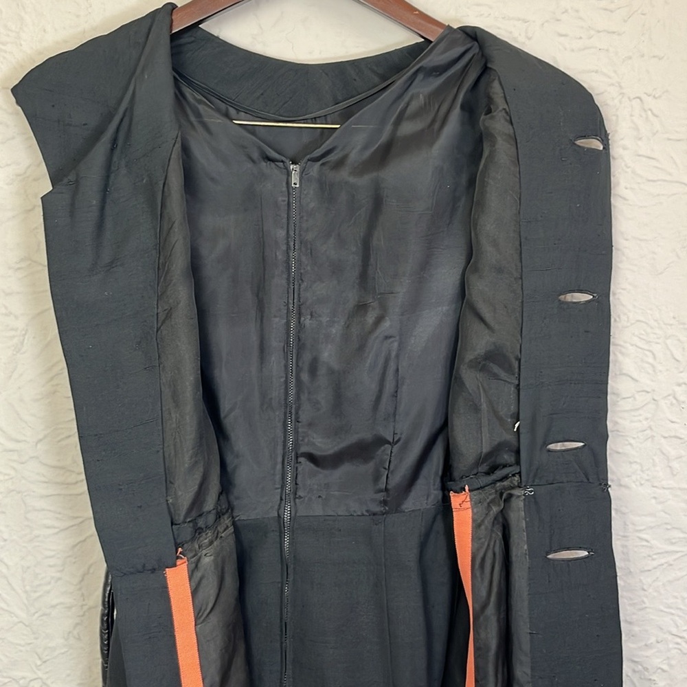 Vintage Sleeveless Back Button Dress - Picture 10 of 12